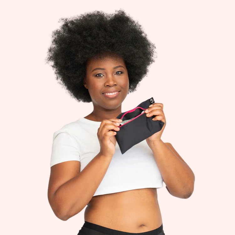 The Blushproof® leakproof storage bag is ideal for carrying and storing your period underwear. Compact and practical, it fits easily into your bag.